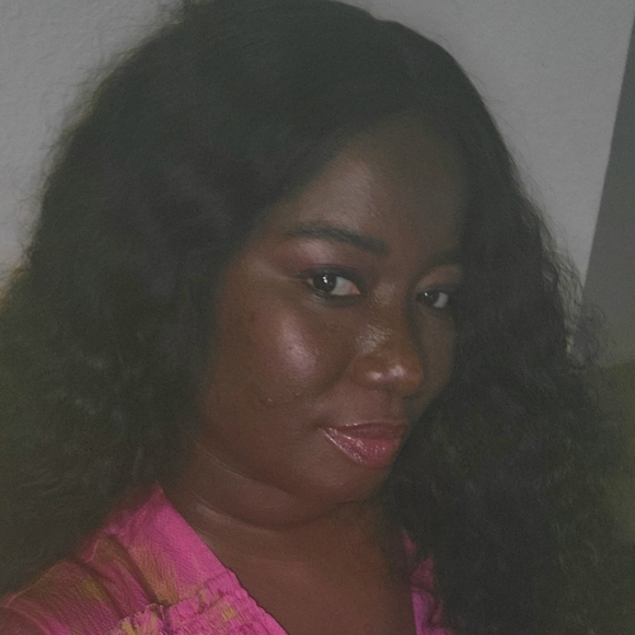 Meet your Posher, Adiza - Picture 1 of 1